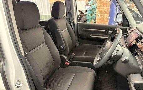 Honda Stepwgn IV, 2021 год, 1 880 000 рублей, 12 фотография