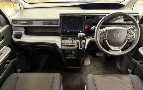 Honda Stepwgn IV, 2021 год, 1 880 000 рублей, 18 фотография