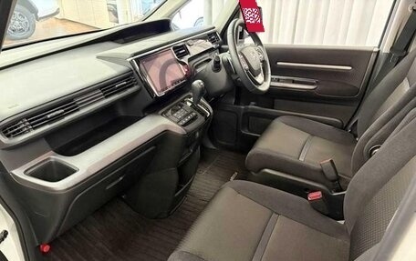 Honda Stepwgn IV, 2021 год, 1 880 000 рублей, 34 фотография