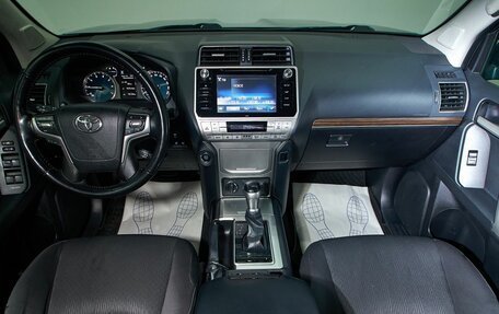 Toyota Land Cruiser Prado 150 рестайлинг 2, 2018 год, 5 899 000 рублей, 12 фотография
