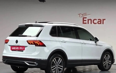 Volkswagen Tiguan II, 2022 год, 3 765 000 рублей, 3 фотография