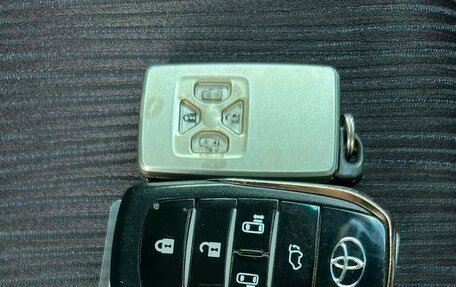 Toyota Vellfire I, 2010 год, 2 100 000 рублей, 13 фотография