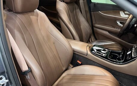 Mercedes-Benz E-Класс, 2019 год, 3 600 000 рублей, 3 фотография