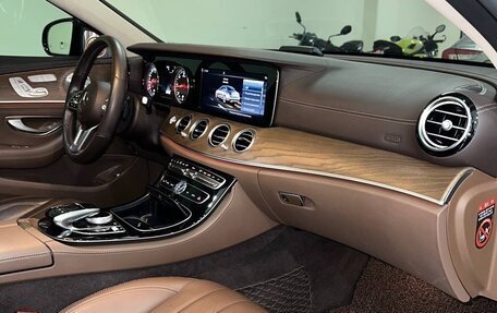 Mercedes-Benz E-Класс, 2019 год, 3 600 000 рублей, 4 фотография