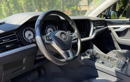 Volkswagen Touareg III, 2019 год, 3 750 000 рублей, 7 фотография
