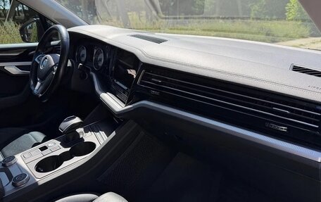 Volkswagen Touareg III, 2019 год, 3 750 000 рублей, 9 фотография