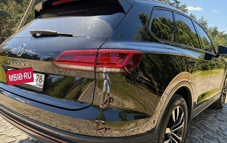 Volkswagen Touareg III, 2019 год, 3 750 000 рублей, 2 фотография