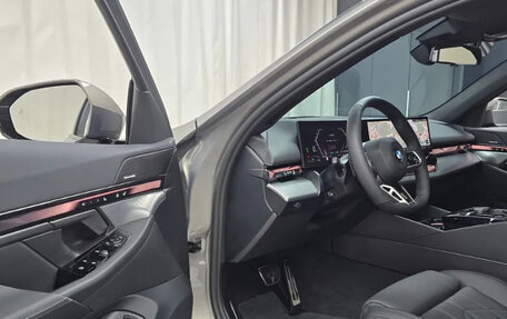 BMW 5 серия, 2025 год, 5 540 000 рублей, 11 фотография