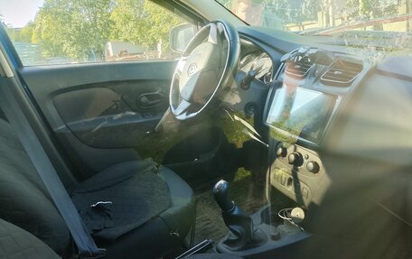 Renault Logan II, 2015 год, 290 000 рублей, 10 фотография