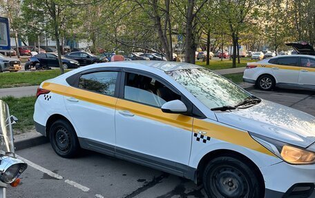 Hyundai Solaris II рестайлинг, 2018 год, 590 000 рублей, 2 фотография