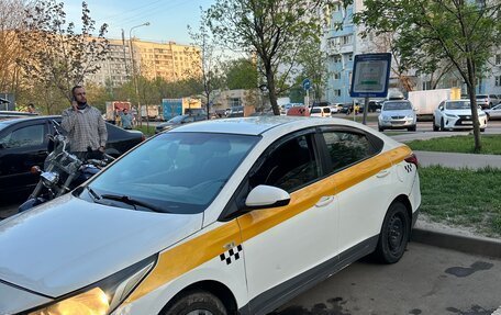 Hyundai Solaris II рестайлинг, 2018 год, 590 000 рублей, 3 фотография