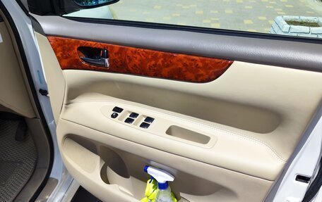 Toyota Ipsum II, 2004 год, 1 050 000 рублей, 22 фотография