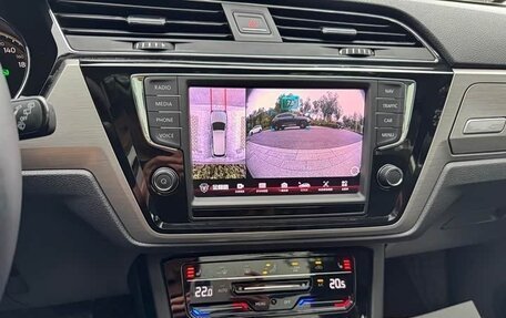 Volkswagen Touran III, 2022 год, 1 870 000 рублей, 10 фотография
