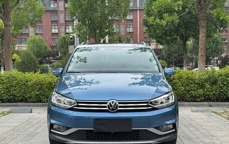 Volkswagen Touran III, 2022 год, 1 870 000 рублей, 2 фотография