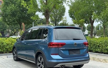 Volkswagen Touran III, 2022 год, 1 870 000 рублей, 8 фотография