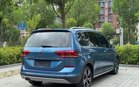 Volkswagen Touran III, 2022 год, 1 870 000 рублей, 6 фотография