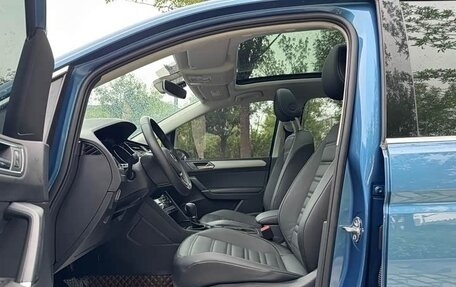 Volkswagen Touran III, 2022 год, 1 870 000 рублей, 9 фотография