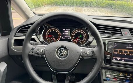 Volkswagen Touran III, 2022 год, 1 870 000 рублей, 13 фотография