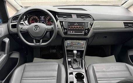 Volkswagen Touran III, 2022 год, 1 870 000 рублей, 14 фотография