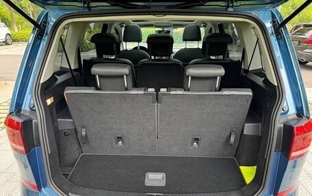 Volkswagen Touran III, 2022 год, 1 870 000 рублей, 17 фотография