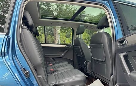 Volkswagen Touran III, 2022 год, 1 870 000 рублей, 20 фотография