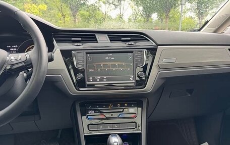 Volkswagen Touran III, 2022 год, 1 870 000 рублей, 15 фотография