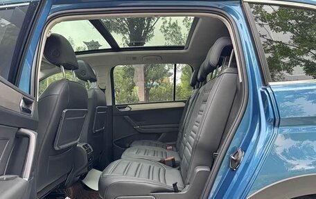Volkswagen Touran III, 2022 год, 1 870 000 рублей, 12 фотография