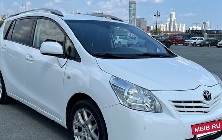 Toyota Verso I, 2011 год, 1 050 000 рублей, 2 фотография