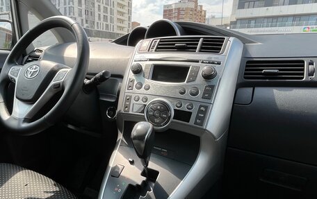 Toyota Verso I, 2011 год, 1 050 000 рублей, 17 фотография