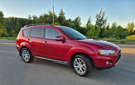 Mitsubishi Outlander III рестайлинг 3, 2012 год, 1 050 000 рублей, 1 фотография