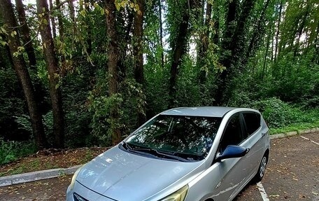 Hyundai Solaris II рестайлинг, 2011 год, 490 000 рублей, 3 фотография