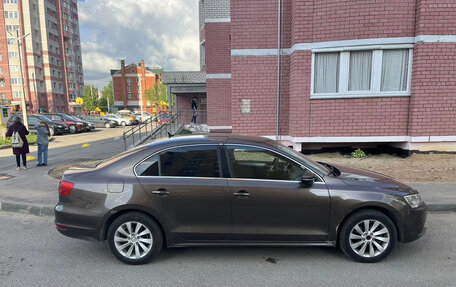 Volkswagen Jetta VI, 2012 год, 900 000 рублей, 3 фотография