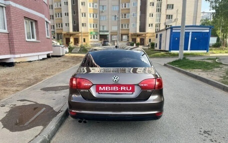 Volkswagen Jetta VI, 2012 год, 900 000 рублей, 2 фотография