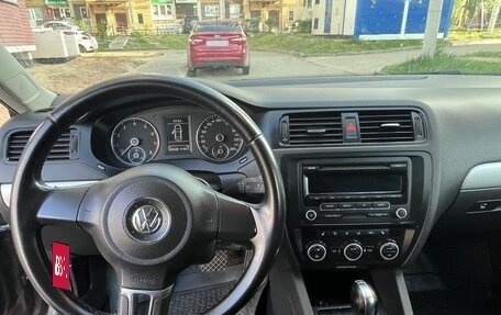 Volkswagen Jetta VI, 2012 год, 900 000 рублей, 6 фотография