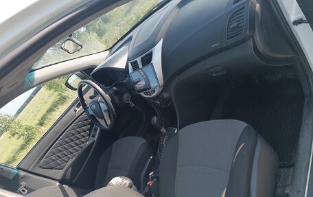 Hyundai Solaris II рестайлинг, 2014 год, 1 050 000 рублей, 3 фотография