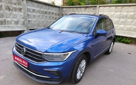Volkswagen Tiguan II, 2021 год, 2 350 000 рублей, 1 фотография