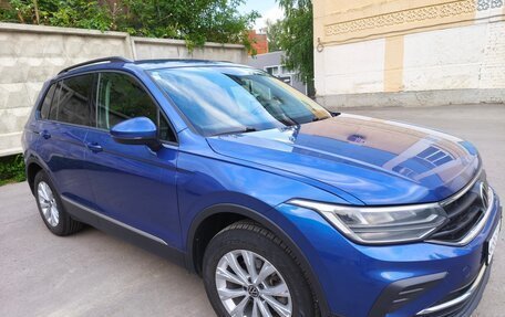 Volkswagen Tiguan II, 2021 год, 2 350 000 рублей, 3 фотография