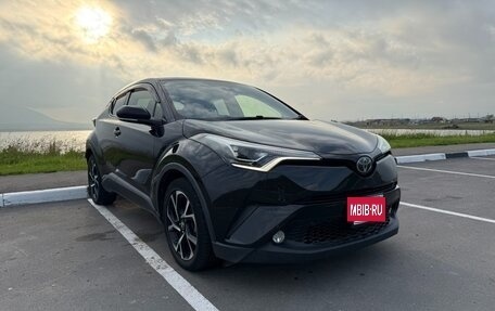 Toyota C-HR I рестайлинг, 2017 год, 1 900 000 рублей, 2 фотография