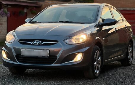 Hyundai Solaris II рестайлинг, 2013 год, 710 000 рублей, 1 фотография