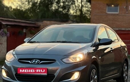Hyundai Solaris II рестайлинг, 2013 год, 710 000 рублей, 26 фотография