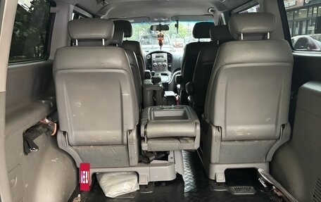 Hyundai Grand Starex Grand Starex I рестайлинг 2, 2014 год, 1 800 000 рублей, 2 фотография