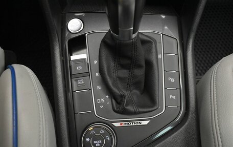 Volkswagen Tiguan II, 2018 год, 2 649 000 рублей, 19 фотография