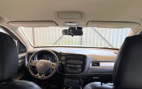 Mitsubishi Outlander III рестайлинг 3, 2018 год, 2 200 000 рублей, 7 фотография