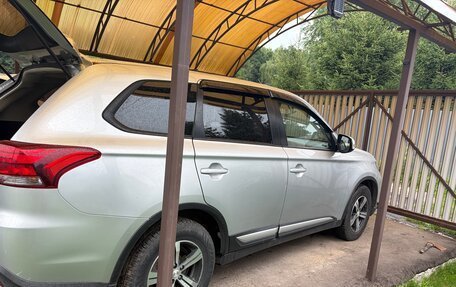 Mitsubishi Outlander III рестайлинг 3, 2018 год, 2 200 000 рублей, 6 фотография