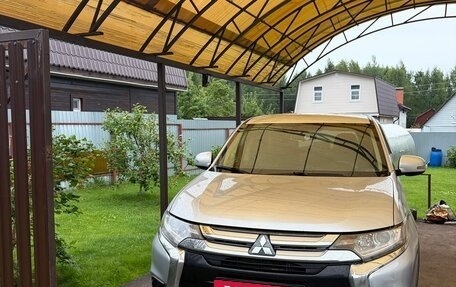 Mitsubishi Outlander III рестайлинг 3, 2018 год, 2 200 000 рублей, 4 фотография