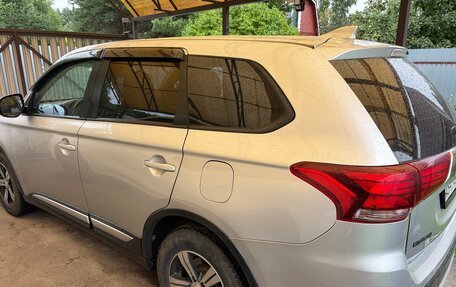 Mitsubishi Outlander III рестайлинг 3, 2018 год, 2 200 000 рублей, 8 фотография