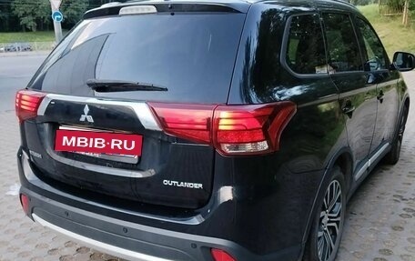 Mitsubishi Outlander III рестайлинг 3, 2018 год, 1 560 000 рублей, 6 фотография