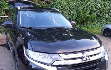 Mitsubishi Outlander III рестайлинг 3, 2018 год, 1 560 000 рублей, 3 фотография
