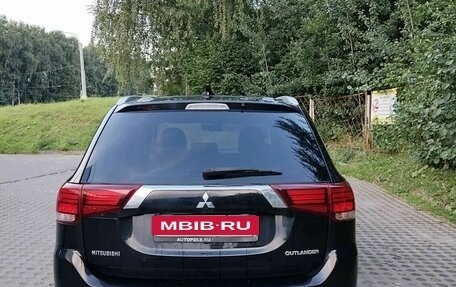 Mitsubishi Outlander III рестайлинг 3, 2018 год, 1 560 000 рублей, 5 фотография