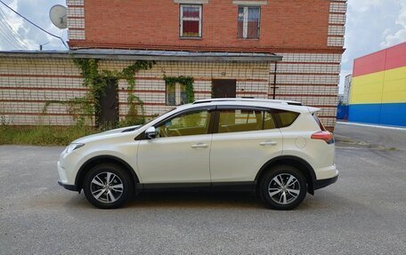 Toyota RAV4, 2018 год, 2 200 000 рублей, 3 фотография